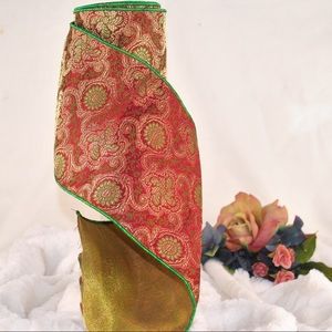 NWOT Red green gold design green trim gold back